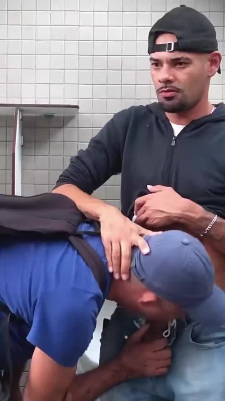 Gay Public Exhibitionists Wc 004