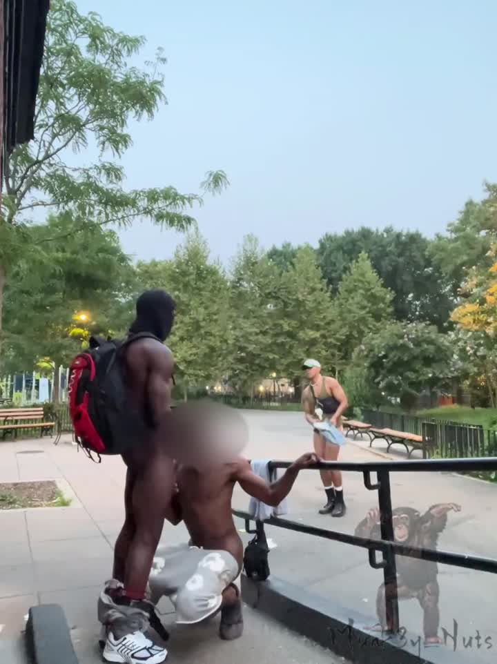 Monkey Nuts 1m11secs