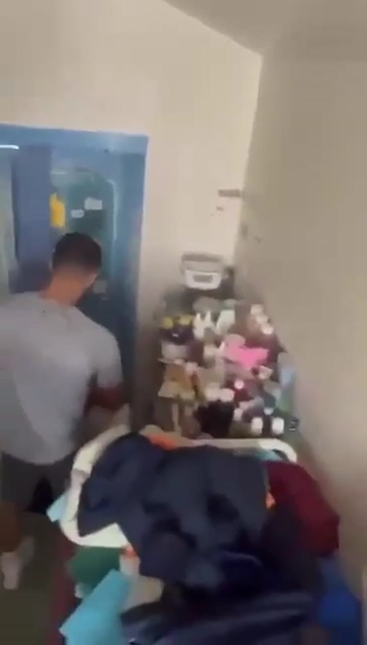 UK Prison Officer Raw 11349592